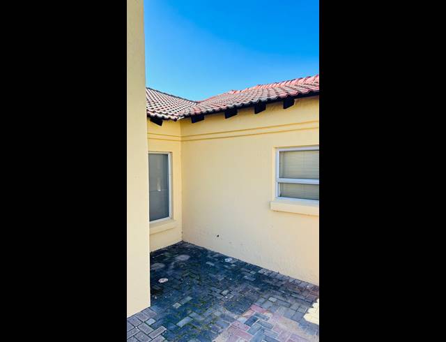 3 BEDROOM FREEHOLD FOR SALE IN THERESAPARK